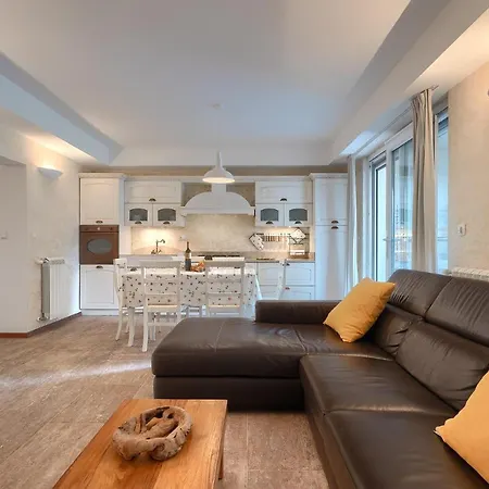 Nona's Garden * Pula