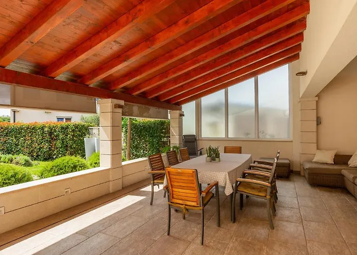 Nona's Garden Apartman *