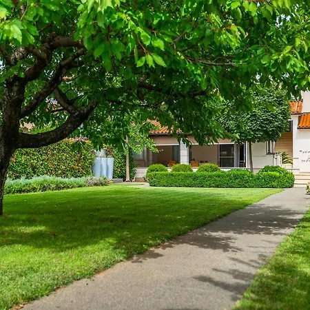 Nona's Garden Apartman Póla