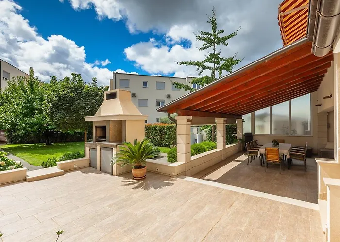 Nona's Garden Apartman *